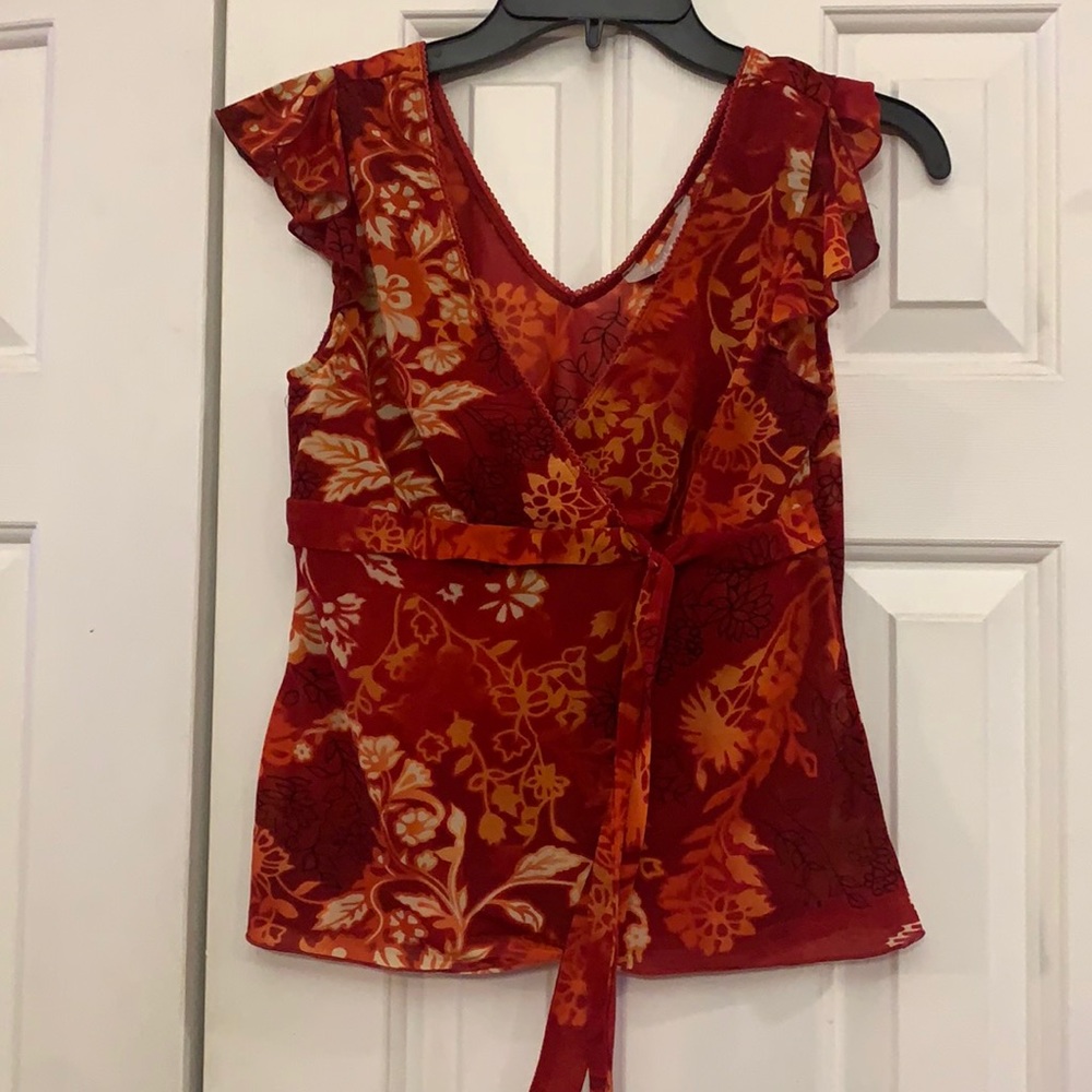 😍 Fresh + Wear semi sheer top no size tag measures Approx: 15” pit to pit